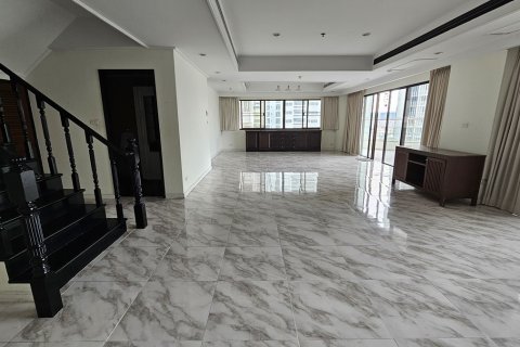 Eigentumswohnung in Watthana, Bangkok, Thailand, 3 Schlafzimmer № 201164 - Foto 9