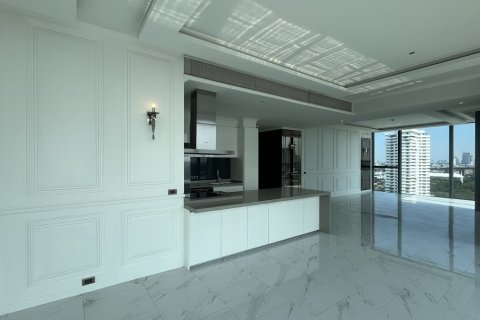Condo in Sathon, Bangkok, Thailand, 4 bedrooms № 201162 - photo 24