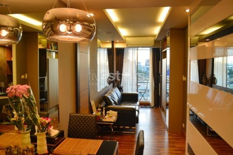 Condo in Bangkok, Thailand, 2 bedrooms № 67203 - photo 3