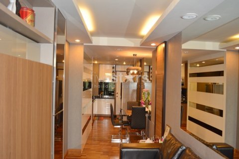 Condo in Bangkok, Thailand, 2 bedrooms № 67203 - photo 4