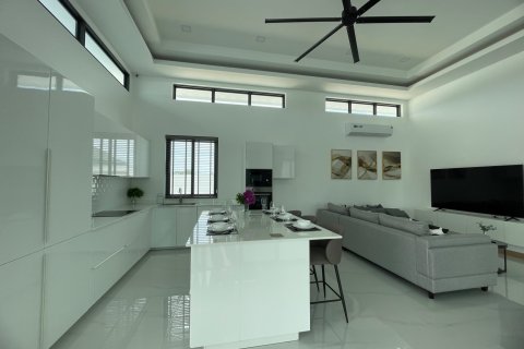 Chalet de 3 dormitorios en Hua Hin, Tailandia № 169945 - foto 11