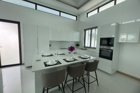 Chalet de 3 dormitorios en Hua Hin, Tailandia № 169945 - foto 8