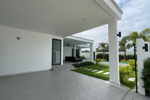 Chalet de 3 dormitorios en Hua Hin, Tailandia № 169945 - foto 14
