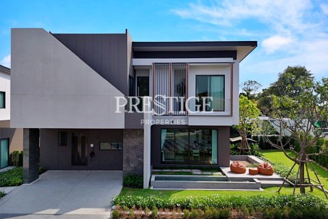 House in Pattaya, Thailand 4 bedrooms № 197719