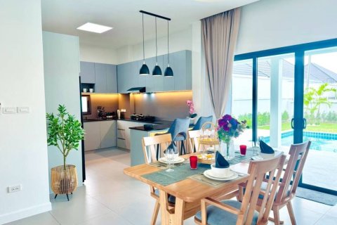Chalet de 3 dormitorios en Cha-am, Tailandia № 155788 - foto 10