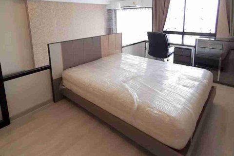 Condominio de 2 dormitorios en Thonburi, Bangkok, Tailandia № 183645 - foto 8