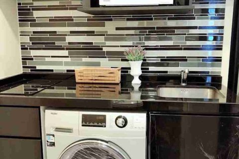 Condominio de 1 dormitorio en Thonburi, Bangkok, Tailandia № 183643 - foto 4