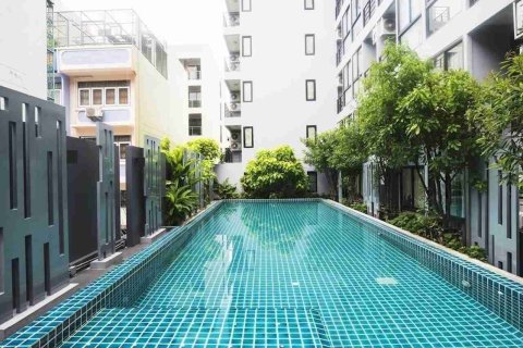 Condominio de 1 dormitorio en Thonburi, Bangkok, Tailandia № 183643 - foto 2