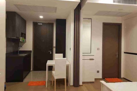 Condominio de 1 dormitorio en Thonburi, Bangkok, Tailandia № 183647 - foto 11