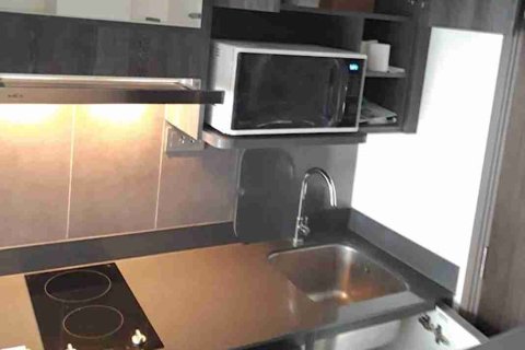 Condominio de 1 dormitorio en Thonburi, Bangkok, Tailandia № 183647 - foto 10