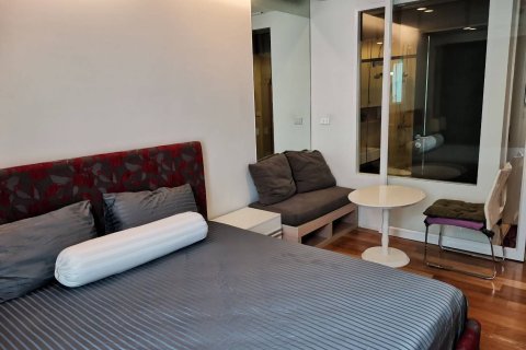 Studio in the Condo in Watthana, Bangkok, Thailand  № 154994