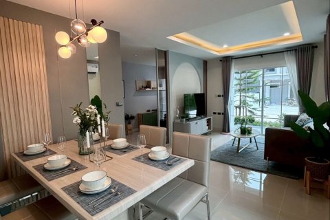 Chalet de 4 dormitorios en Pattaya, Tailandia № 203506 - foto 9