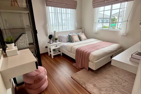 Chalet de 4 dormitorios en Pattaya, Tailandia № 203506 - foto 14