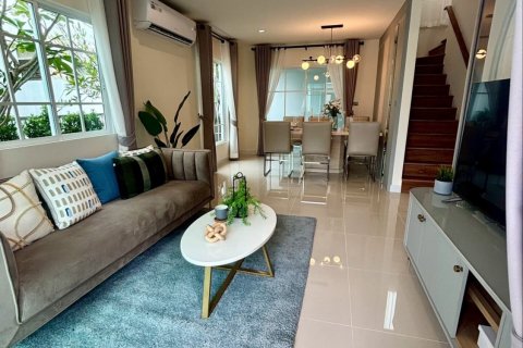 Chalet de 4 dormitorios en Pattaya, Tailandia № 203506 - foto 5
