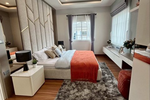 Chalet de 4 dormitorios en Pattaya, Tailandia № 203506 - foto 15