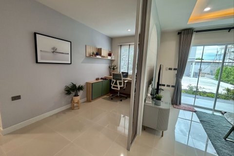 Chalet de 4 dormitorios en Pattaya, Tailandia № 203506 - foto 12