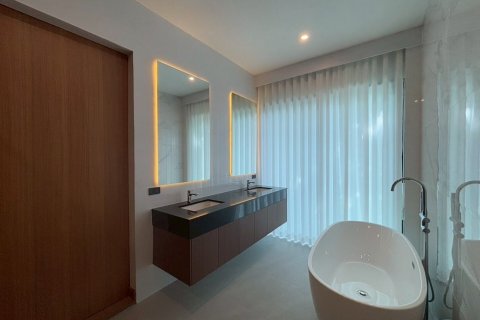 Chalet de 3 dormitorios en Pattaya, Tailandia № 203505 - foto 15
