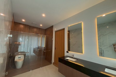 Chalet de 3 dormitorios en Pattaya, Tailandia № 203505 - foto 11