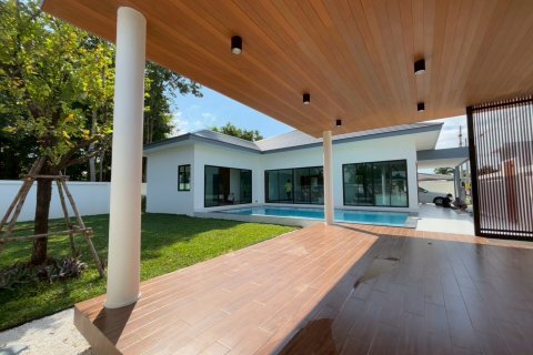 Chalet de 3 dormitorios en Pattaya, Tailandia № 203505 - foto 6