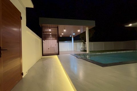 Chalet de 3 dormitorios en Pattaya, Tailandia № 203505 - foto 19