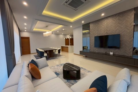 Chalet de 3 dormitorios en Pattaya, Tailandia № 203505 - foto 9