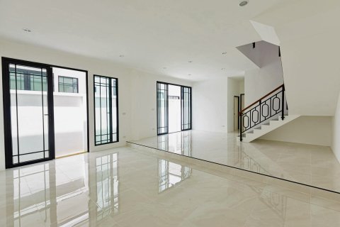 Chalet de 3 dormitorios en Pattaya, Tailandia № 203509 - foto 14