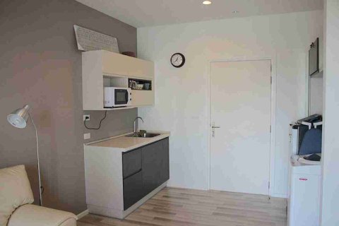 Condominio de 1 dormitorio en Thonburi, Bangkok, Tailandia № 208686 - foto 4