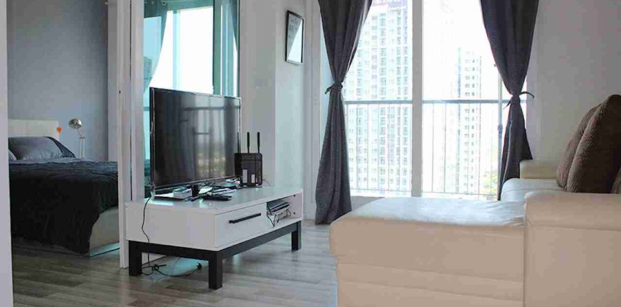 Condominio de 1 dormitorio en Thonburi, Bangkok, Tailandia № 208686