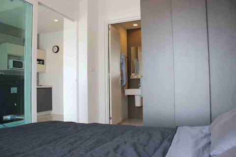 Condominio de 1 dormitorio en Thonburi, Bangkok, Tailandia № 208686 - foto 6