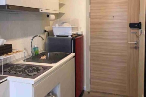 Condominio de 1 dormitorio en Bangkok, Tailandia № 208689 - foto 4