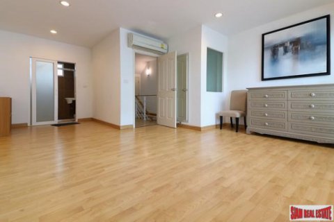 Chalet de 3 dormitorios en Bangkok, Tailandia № 202774 - foto 3