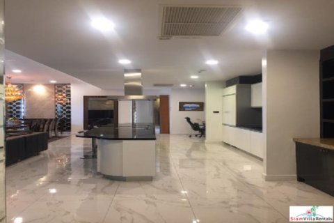 Apartamento de 4 dormitorios en Pattaya, Tailandia № 202776 - foto 4