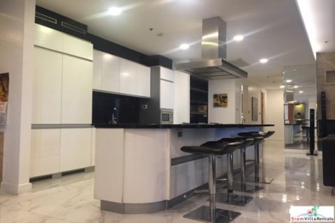 Apartamento de 4 dormitorios en Pattaya, Tailandia № 202776 - foto 3