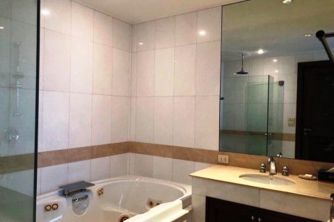 Condominio de 4 dormitorios en Bangkok, Tailandia № 65770 - foto 17