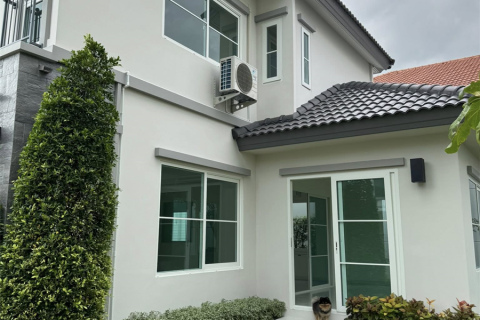 House in Bangkok, Thailand 4 bedrooms № 190321 - photo 2