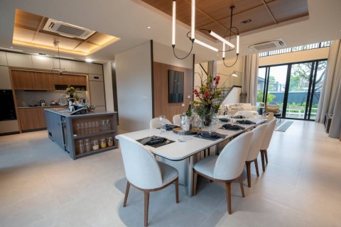 Chalet de 4 dormitorios en Pattaya, Tailandia № 146975 - foto 7
