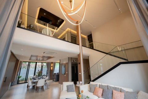 Chalet de 4 dormitorios en Pattaya, Tailandia № 146975 - foto 5