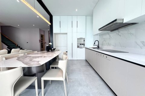 Chalet de 5 dormitorios en Pattaya, Tailandia № 146978 - foto 5