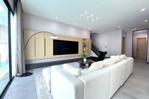 Chalet de 5 dormitorios en Pattaya, Tailandia № 146978 - foto 3