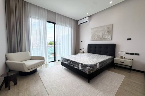 Chalet de 5 dormitorios en Pattaya, Tailandia № 146978 - foto 10