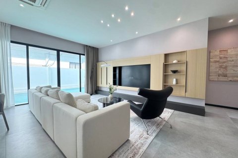 Chalet de 5 dormitorios en Pattaya, Tailandia № 146978 - foto 4