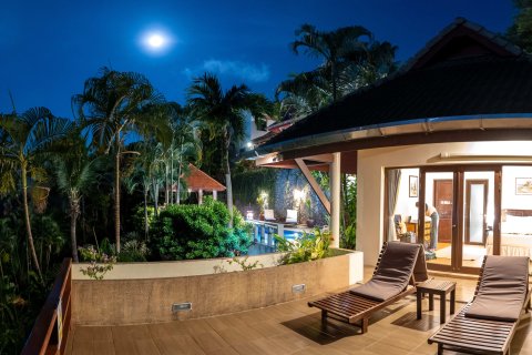 Chalet de 4 dormitorios en Kathu, Tailandia № 167459 - foto 8
