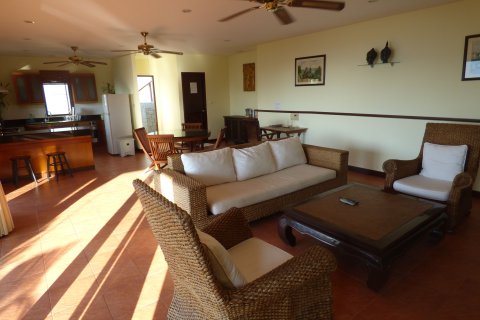 Chalet de 4 dormitorios en Kathu, Tailandia № 167459 - foto 18