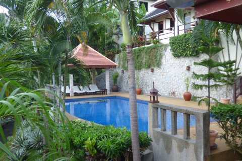 Chalet de 4 dormitorios en Kathu, Tailandia № 167459 - foto 3