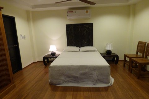 Chalet de 4 dormitorios en Kathu, Tailandia № 167459 - foto 10