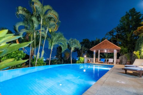Chalet de 4 dormitorios en Kathu, Tailandia № 167459 - foto 2