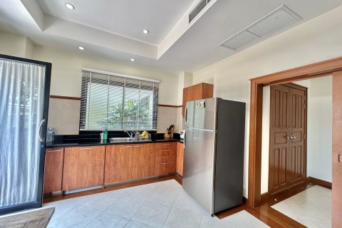 Chalet de 4 dormitorios en Phuket, Tailandia № 167460 - foto 10