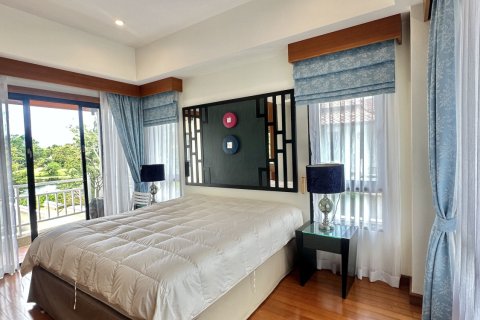 Chalet de 4 dormitorios en Phuket, Tailandia № 167460 - foto 28