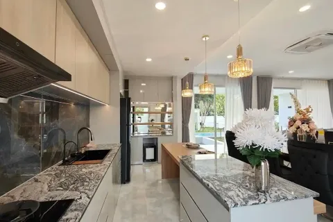 Chalet de 6 dormitorios en Chiang Mai, Tailandia № 162751 - foto 2