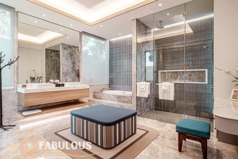 Chalet de 3 dormitorios en Bang Tao, Tailandia № 179699 - foto 5